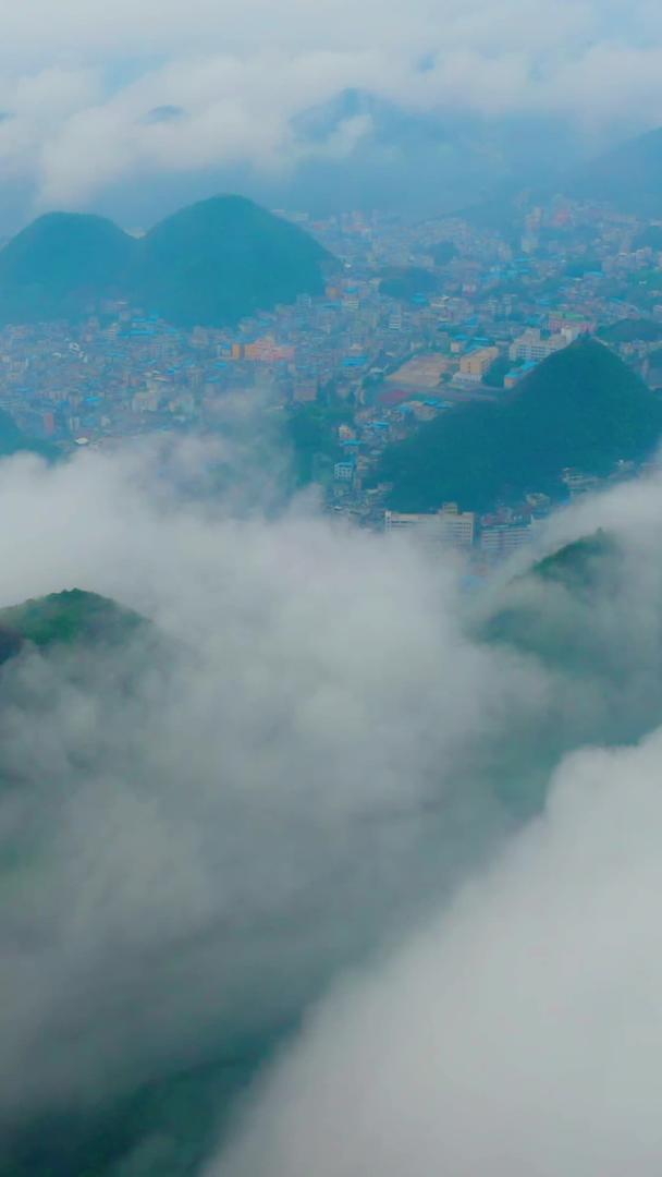 清晨航拍山峰平流雾视频的预览图