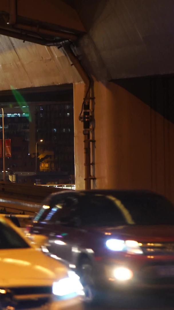 实拍夜景车流轨道桥梁街道视频的预览图