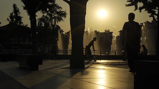 广场黄昏高速摄影视频的预览图