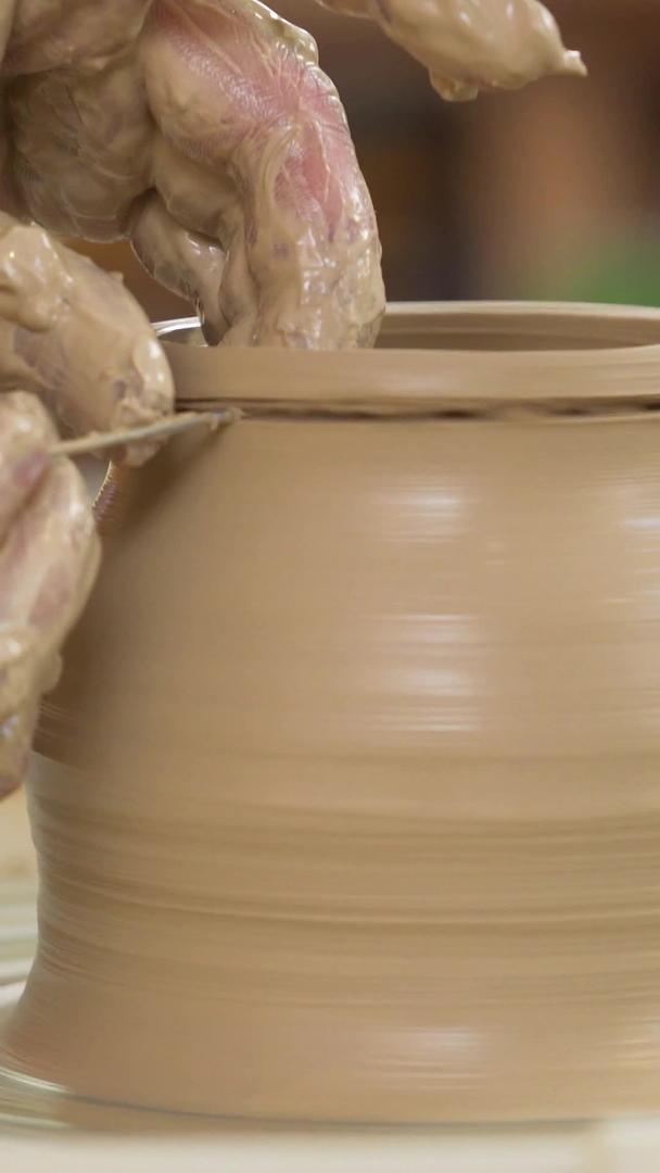 手工制作陶器陶土利坯工艺工艺视频的预览图