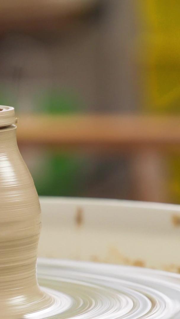 手工制作陶器陶土利坯工艺工艺视频的预览图