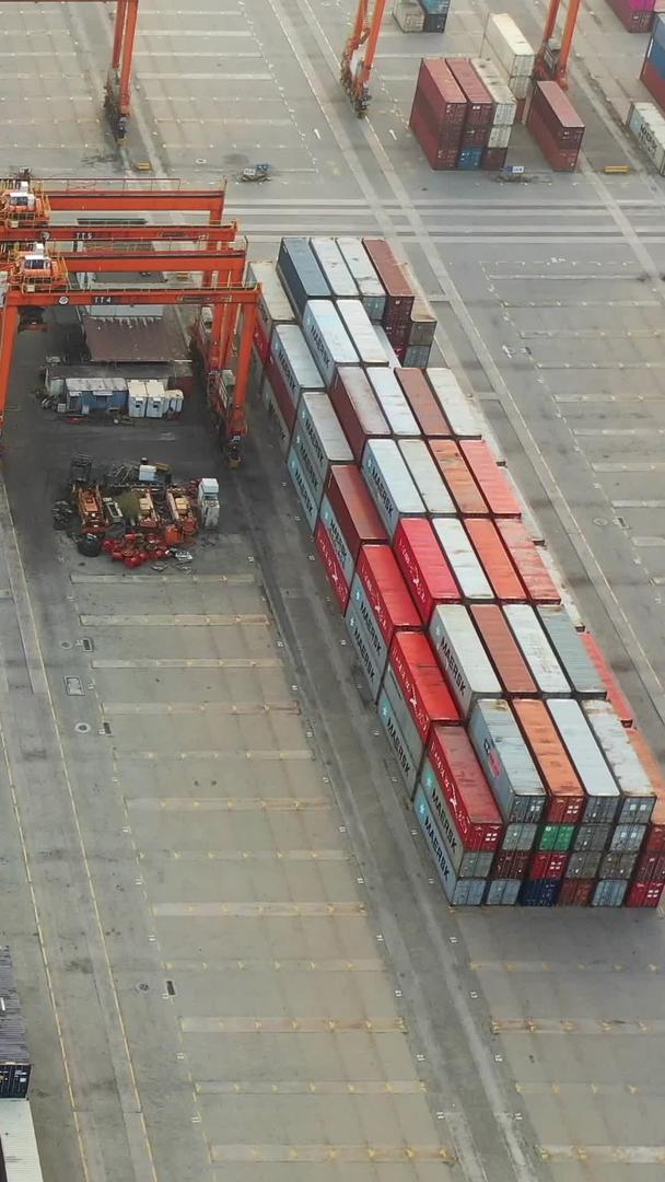 广东汕头国际集装箱码头航拍视频视频的预览图