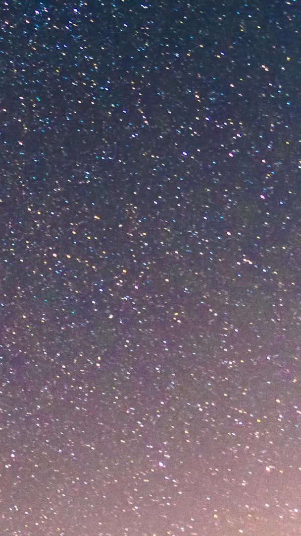新疆秋季银河5K视频的预览图