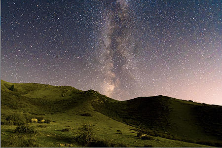 5K新疆秋季银河视频的预览图