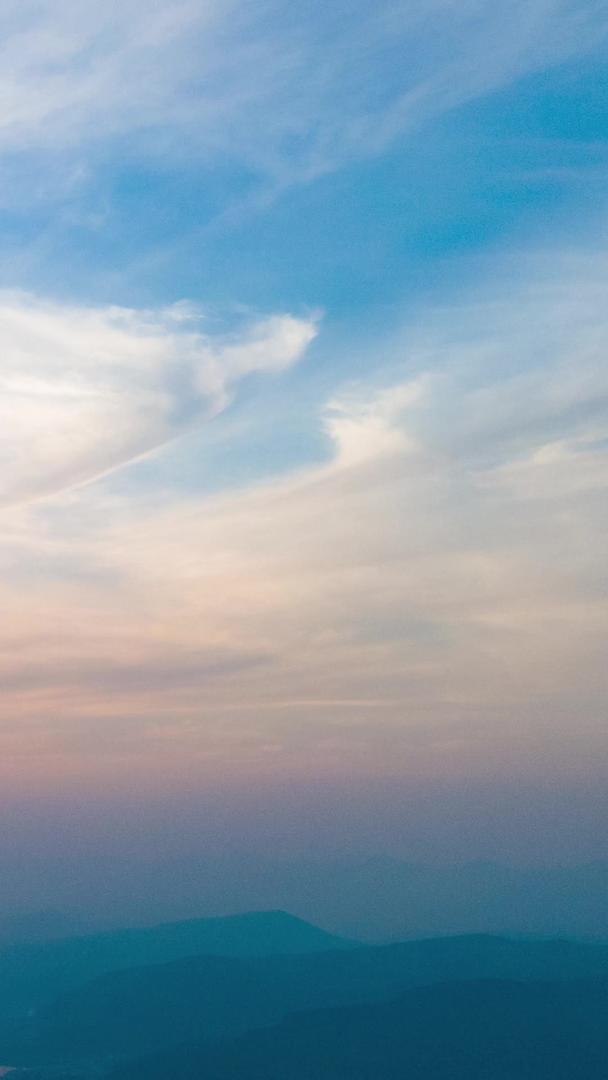 延时航拍大气日落夕阳黄昏天空云层云层视频的预览图