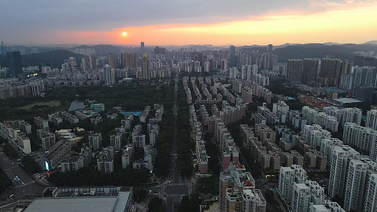 4K深圳城市建筑群夕阳日落时分航拍视频的预览图