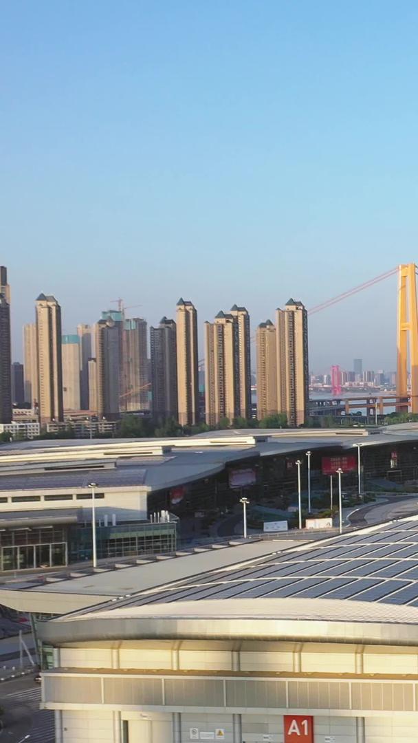 城市地标天际线酒店长江江景素材视频的预览图