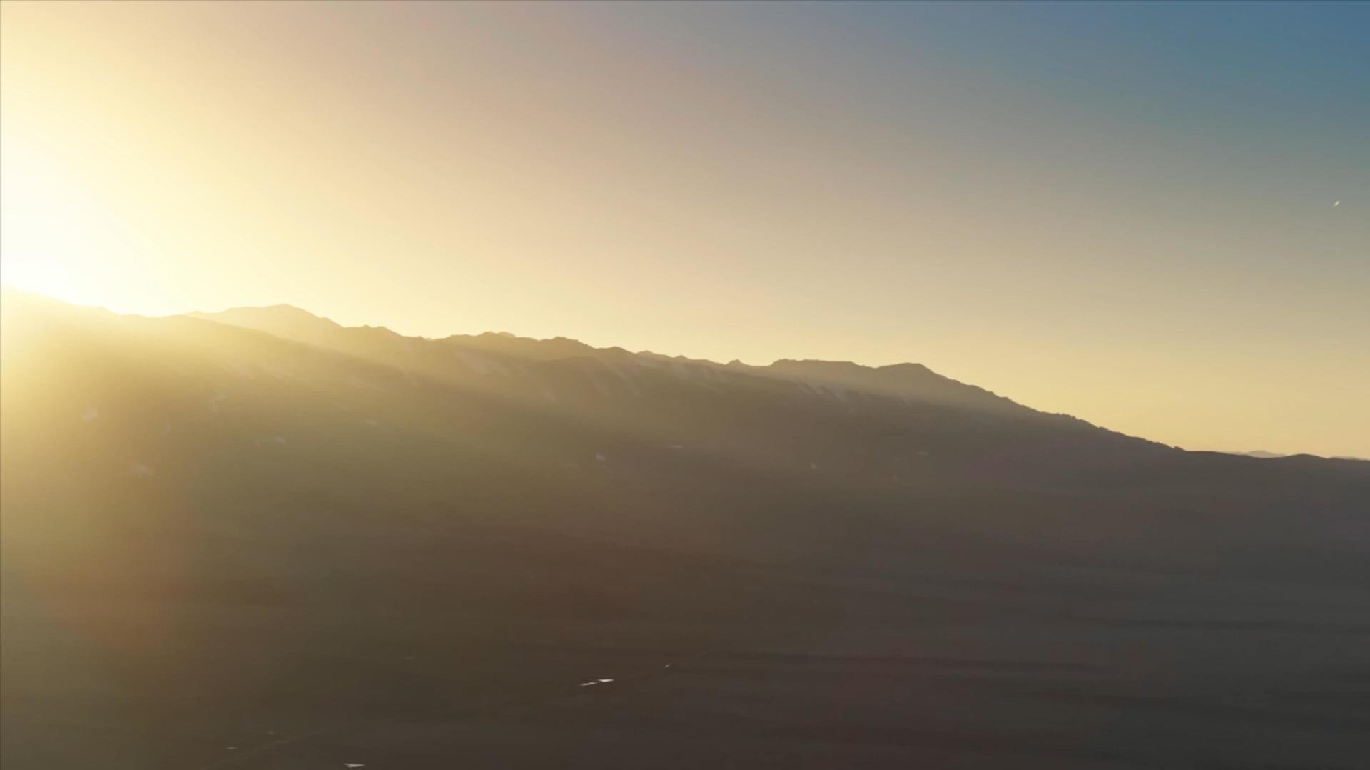 4K那拉提草原夕阳视频的预览图