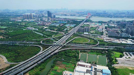 广州立体交通石榴岗大桥和立交桥航拍视频的预览图