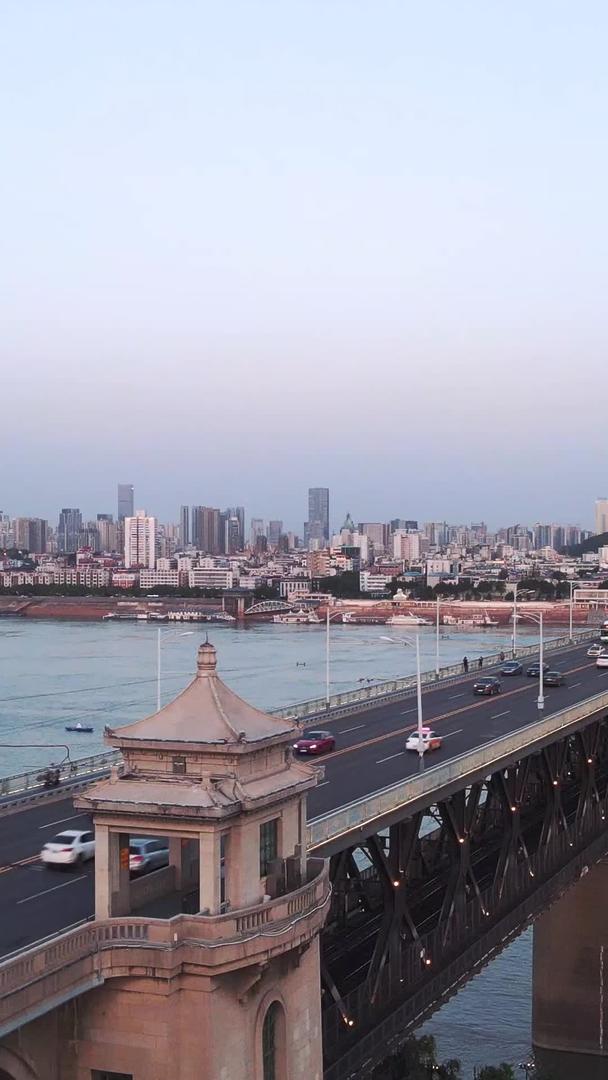 风景城市武汉地标长江大桥桥头堡江景黄鹤楼素材视频的预览图