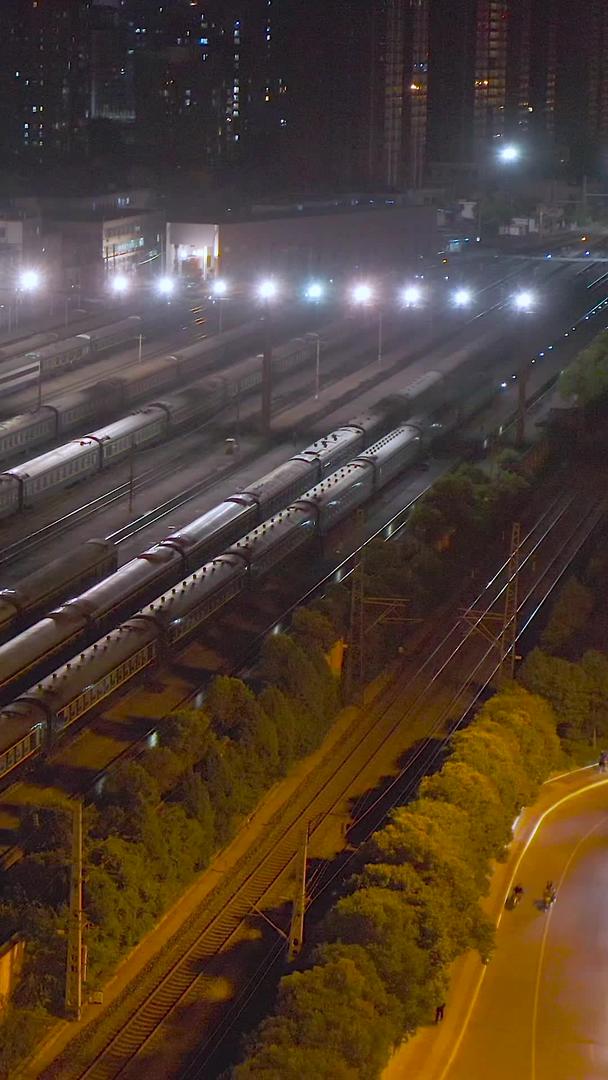 夜景航拍在货运火车站视频的预览图