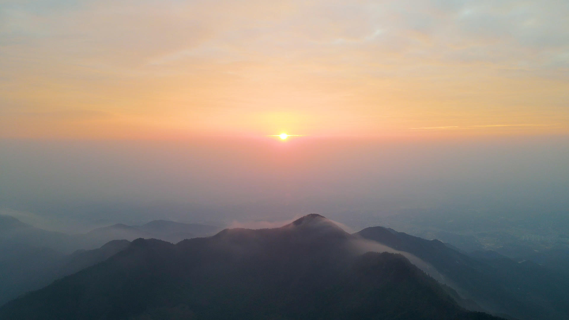 4K航拍南岳衡山日出视频的预览图