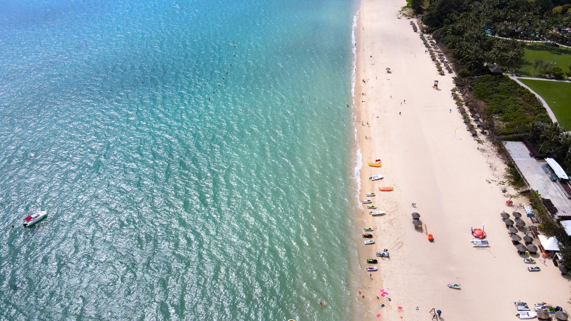 海南三亚亚龙湾沙滩航拍合集4K视频的预览图