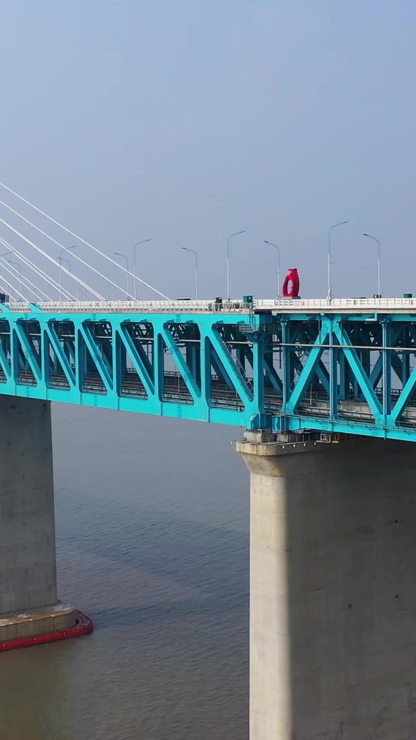 沪苏通大桥航拍建设视频的预览图