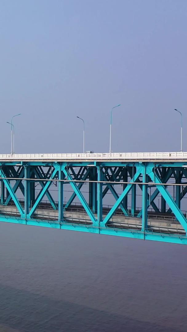 沪苏通大桥航拍建设视频的预览图
