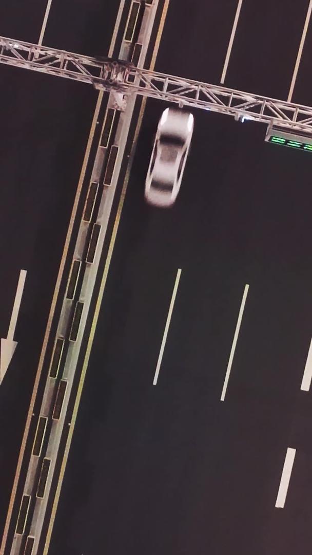 航拍风景城市夜景立体交通高架桥立交桥上俯拍镜头行驶的汽车素材视频的预览图