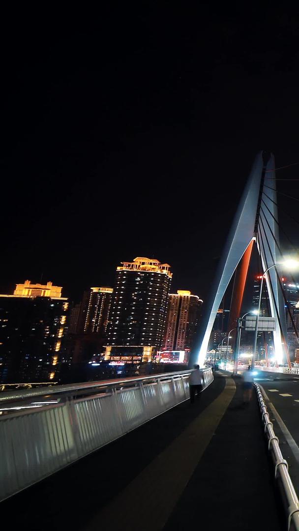重庆大桥夜景车流延迟视频的预览图