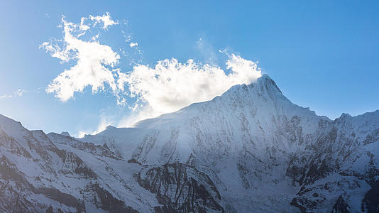 云南卡瓦博格峰雪山延时视频视频的预览图