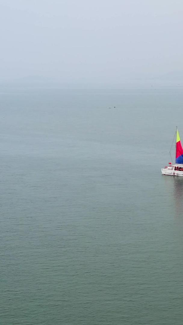 帆船航拍视频在大海中行驶视频的预览图