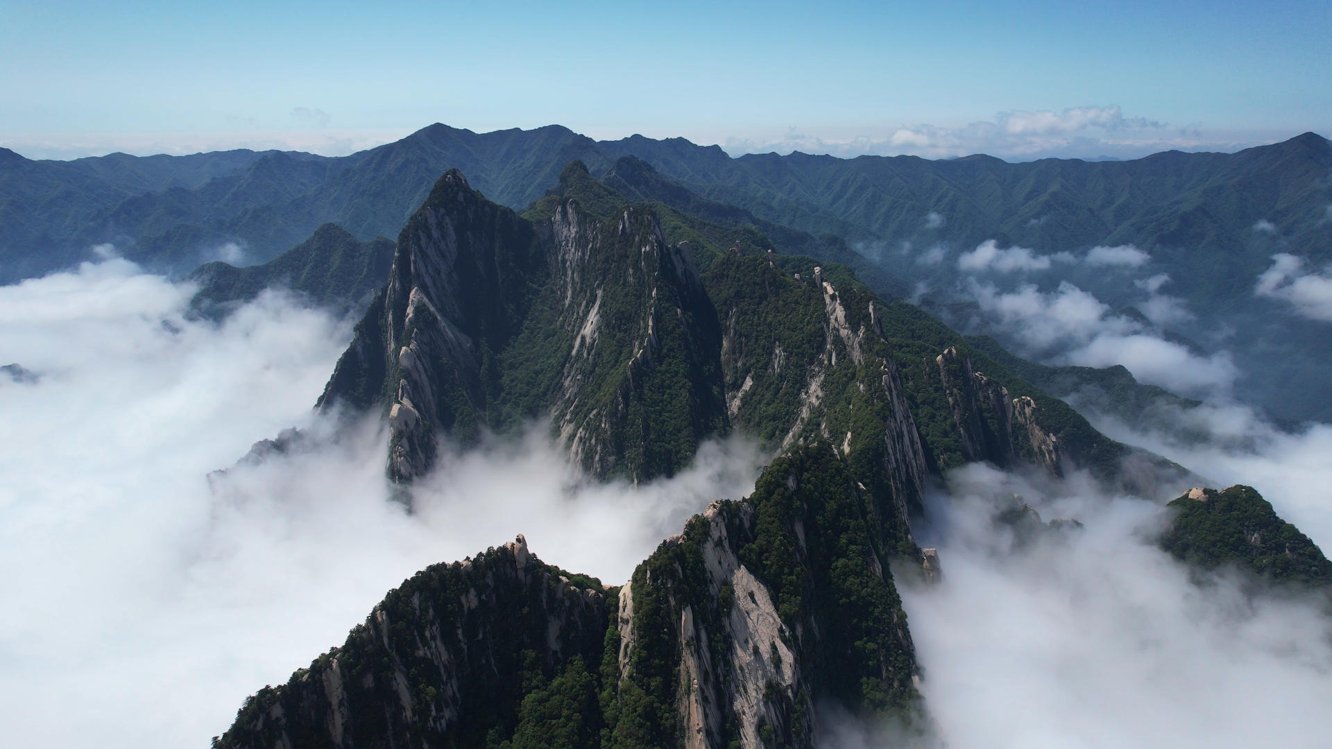 航拍陕西5A级旅游景区西岳华山云海山峰4k素材视频的预览图