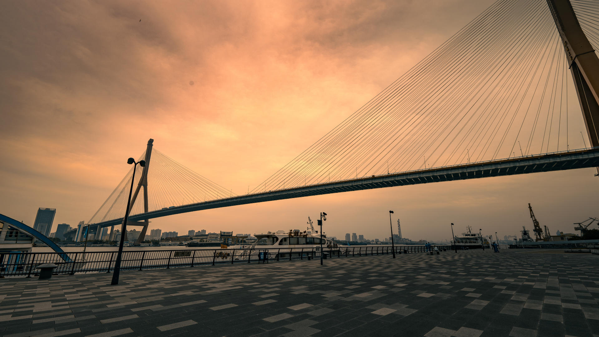 8K上海杨浦大桥大范围延时视频的预览图