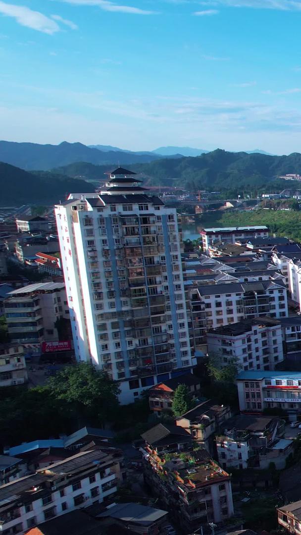 广西省三江侗族县城建筑及寻江风光视频的预览图