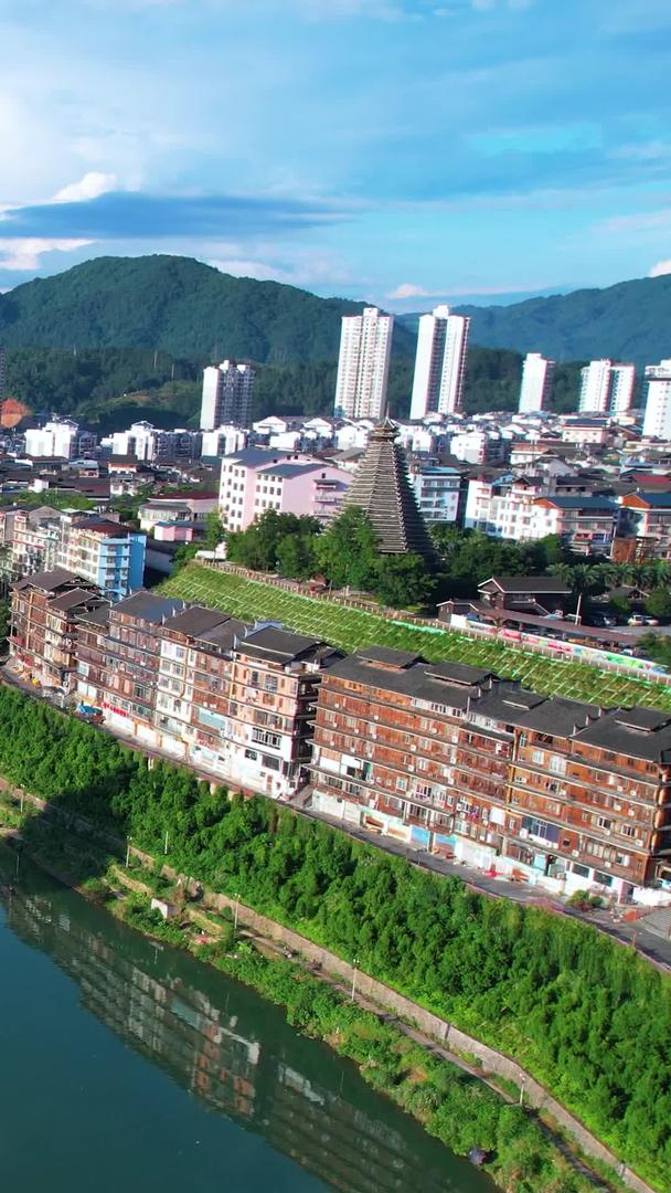 广西省三江侗族县城建筑及寻江风光视频的预览图