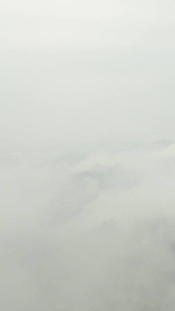 云雾深处皖南山村飘来云雾中延时收集视频的预览图