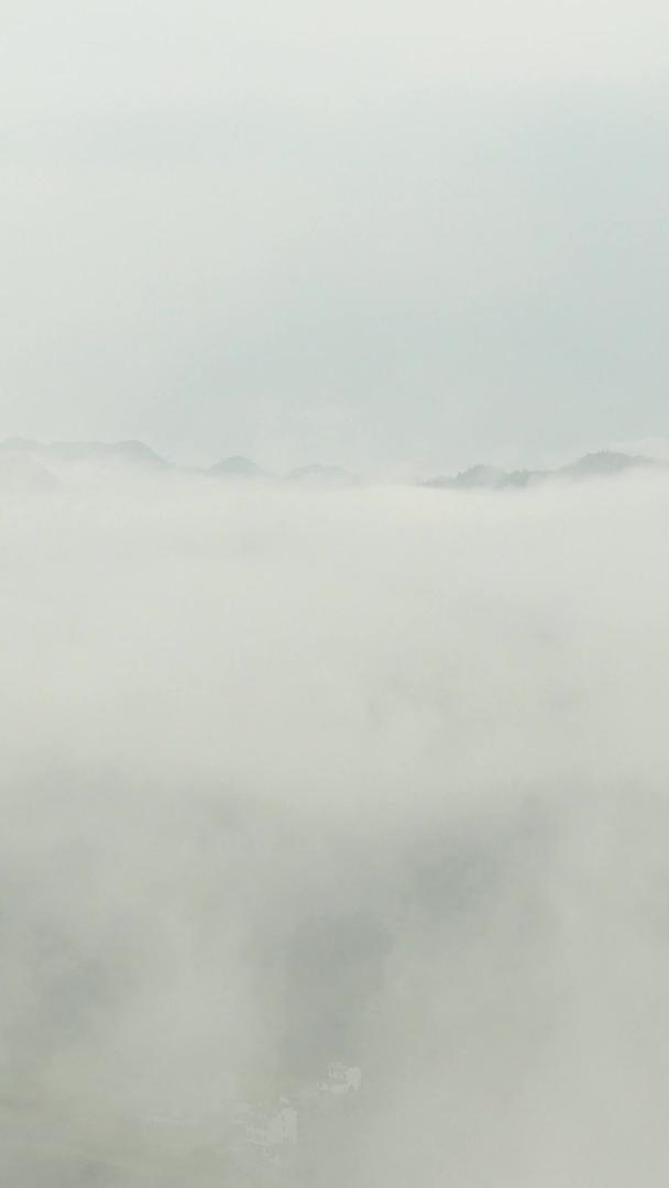 云雾深处皖南山村飘来云雾中延时收集视频的预览图