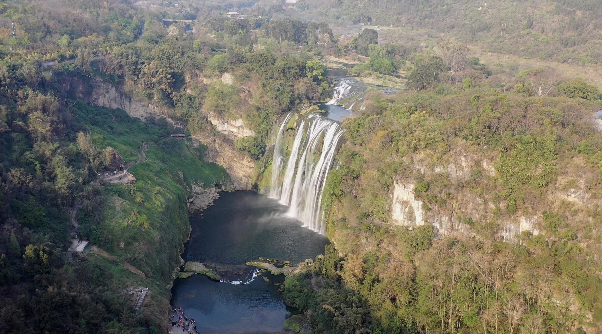 贵州安顺黄果树大瀑布航拍4K视频视频的预览图