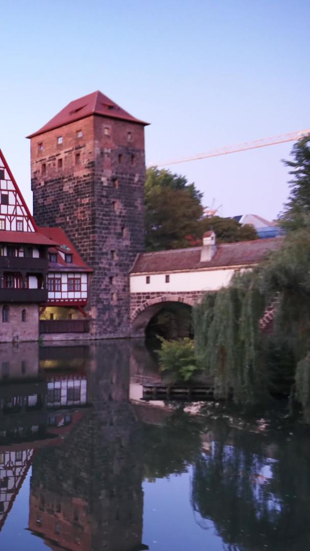 著名的德国旅游城市纽伦堡城市景观夜景延时视频视频的预览图