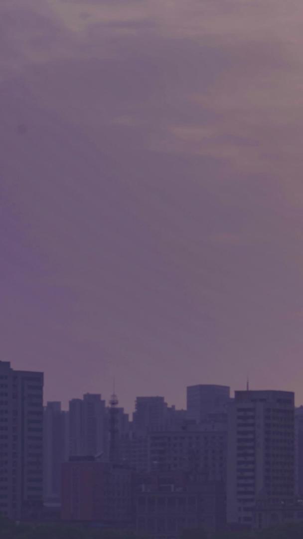 延时摄影素材城市天空夕阳自然江景视频的预览图
