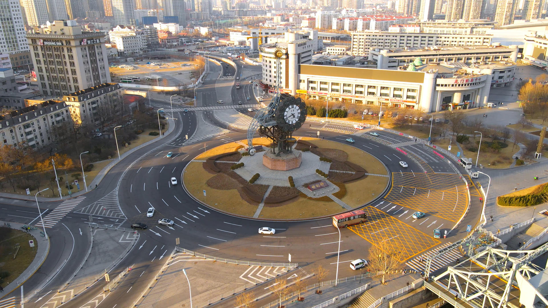 4K航拍天津复古世纪钟地标城市景观视频的预览图