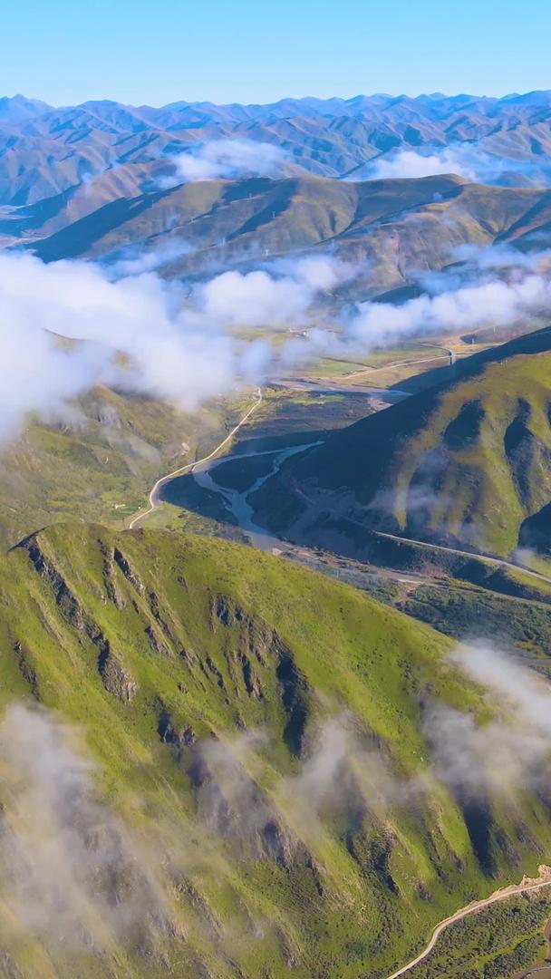 青藏高原航拍清晨云雾缭绕自然风光缭绕视频的预览图