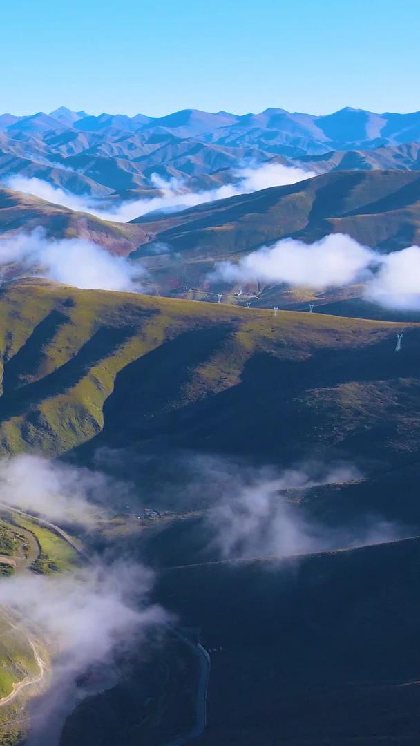 青藏高原航拍清晨云雾缭绕自然风光缭绕视频的预览图