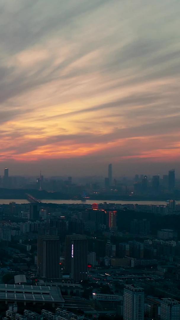 城市晚上的景观视频素材航拍火烧云下视频的预览图