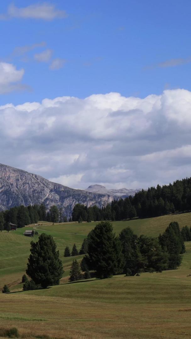 苏西高原自然风光延时视频欧洲意大利阿尔卑斯山区视频的预览图