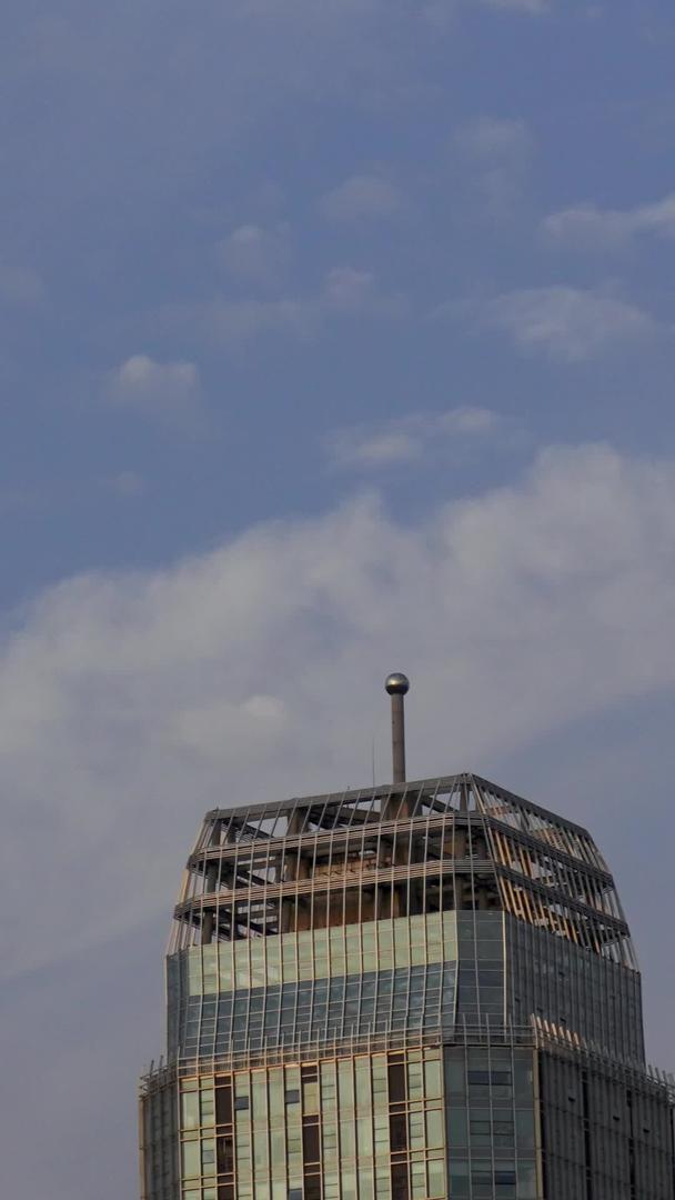 6K城市摩天大楼空镜头天空极简主流云延时视频素材视频的预览图