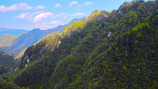 神农架关门山5A风景区航拍环绕4K视频的预览图
