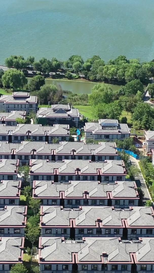 苏州石湖附近别墅建筑航拍视频视频的预览图