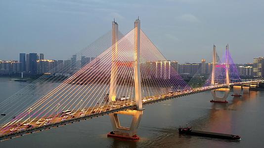 武汉长江二桥夜景风光视频的预览图