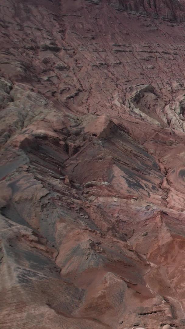 吐鲁番吐峪沟大峡谷航拍视频视频的预览图