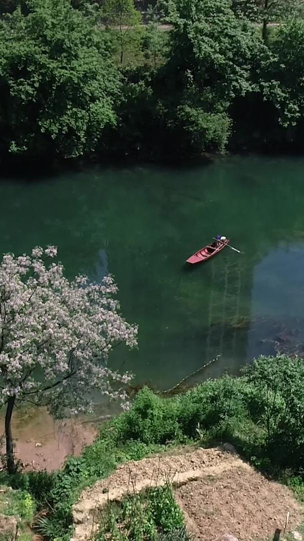 河上渔船航拍视频的预览图