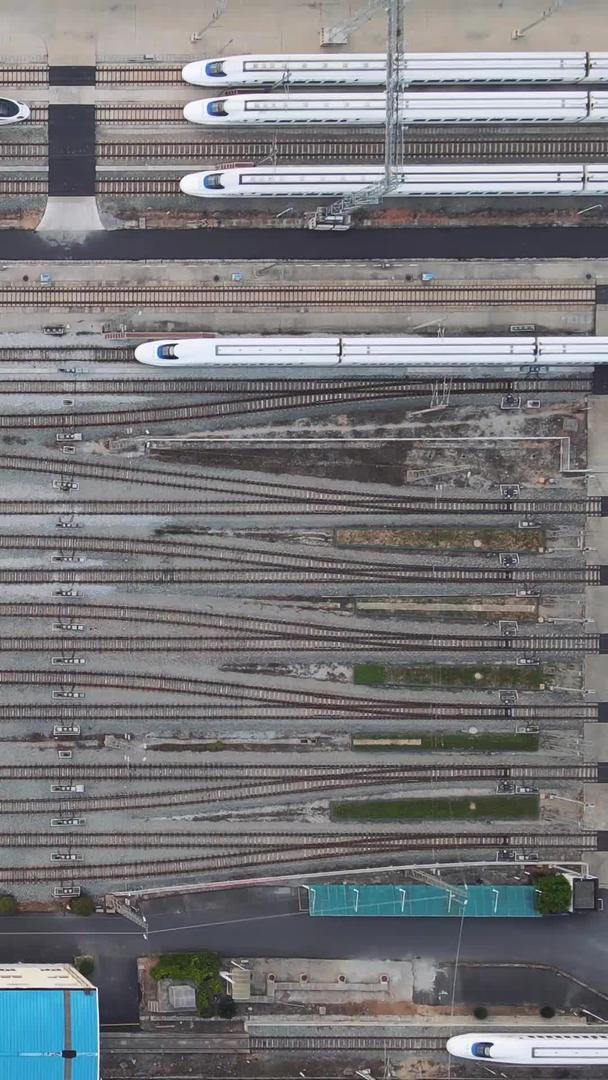 航拍拍摄城市轨道交通高铁列车素材视频的预览图