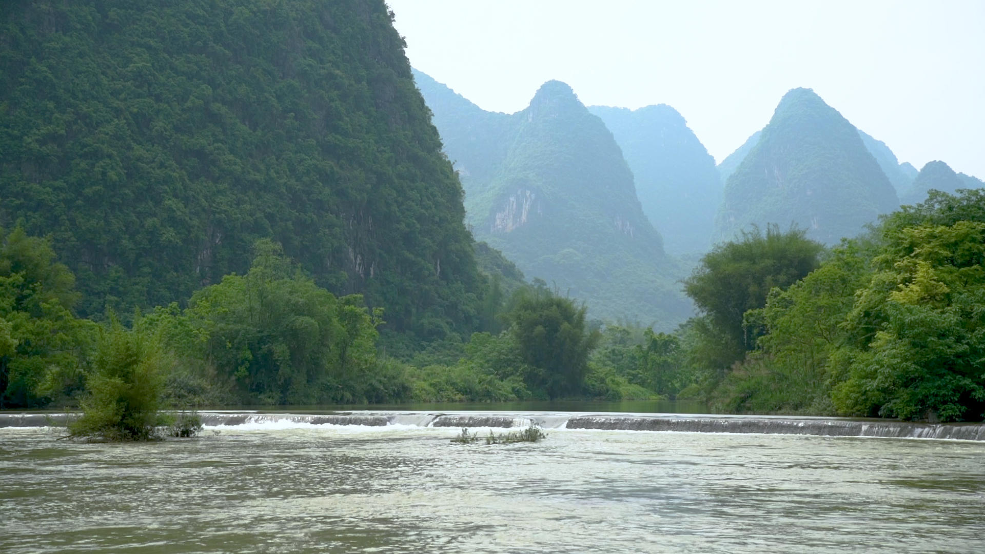 桂林山水水坝风光视频的预览图
