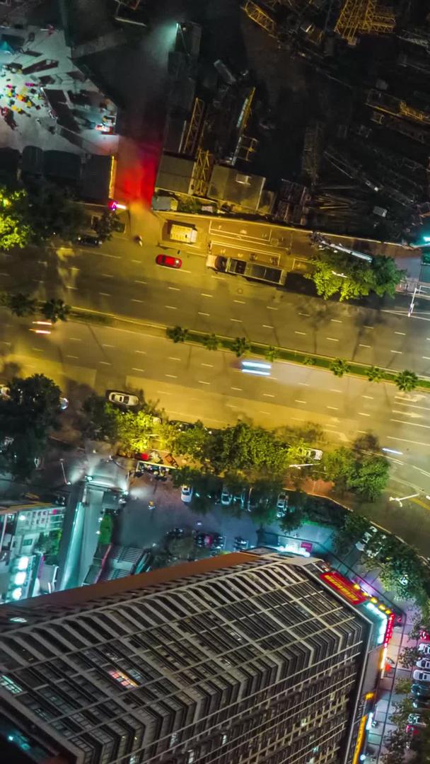 城市十字路口车流延时航拍视频的预览图