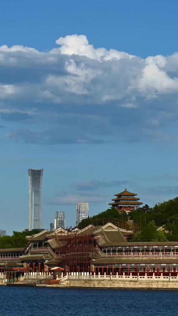 延迟摄影北京古代和现代建筑视频的预览图