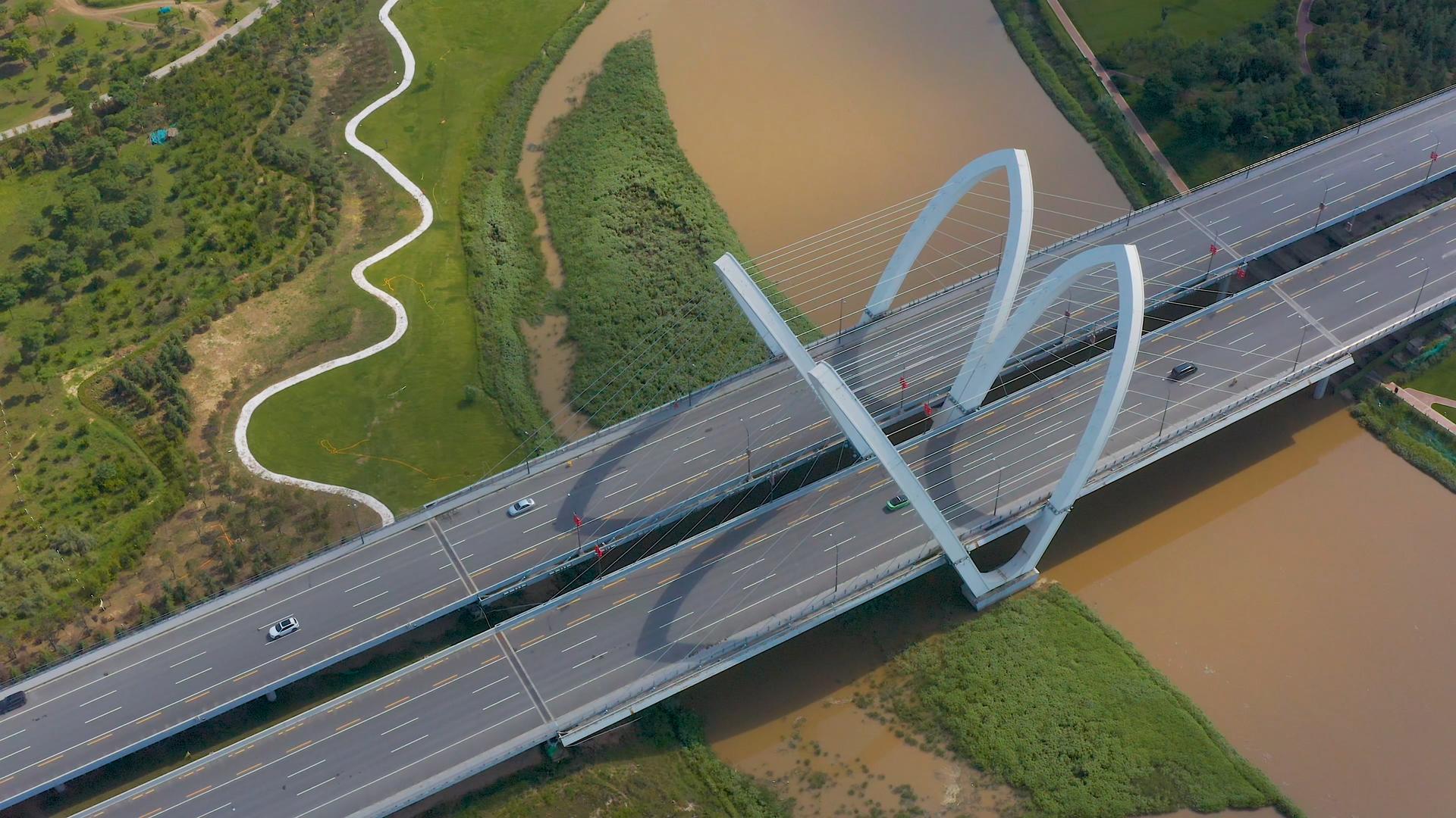 桥梁交通4K航拍视频的预览图
