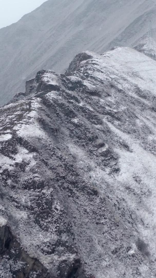 山梁大山视频素材被雪覆盖的航拍视频的预览图