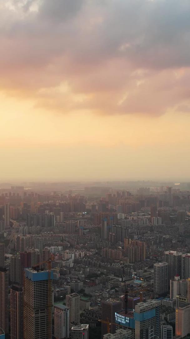 航拍城市自然夕阳落日晴天天际线街景素材视频的预览图